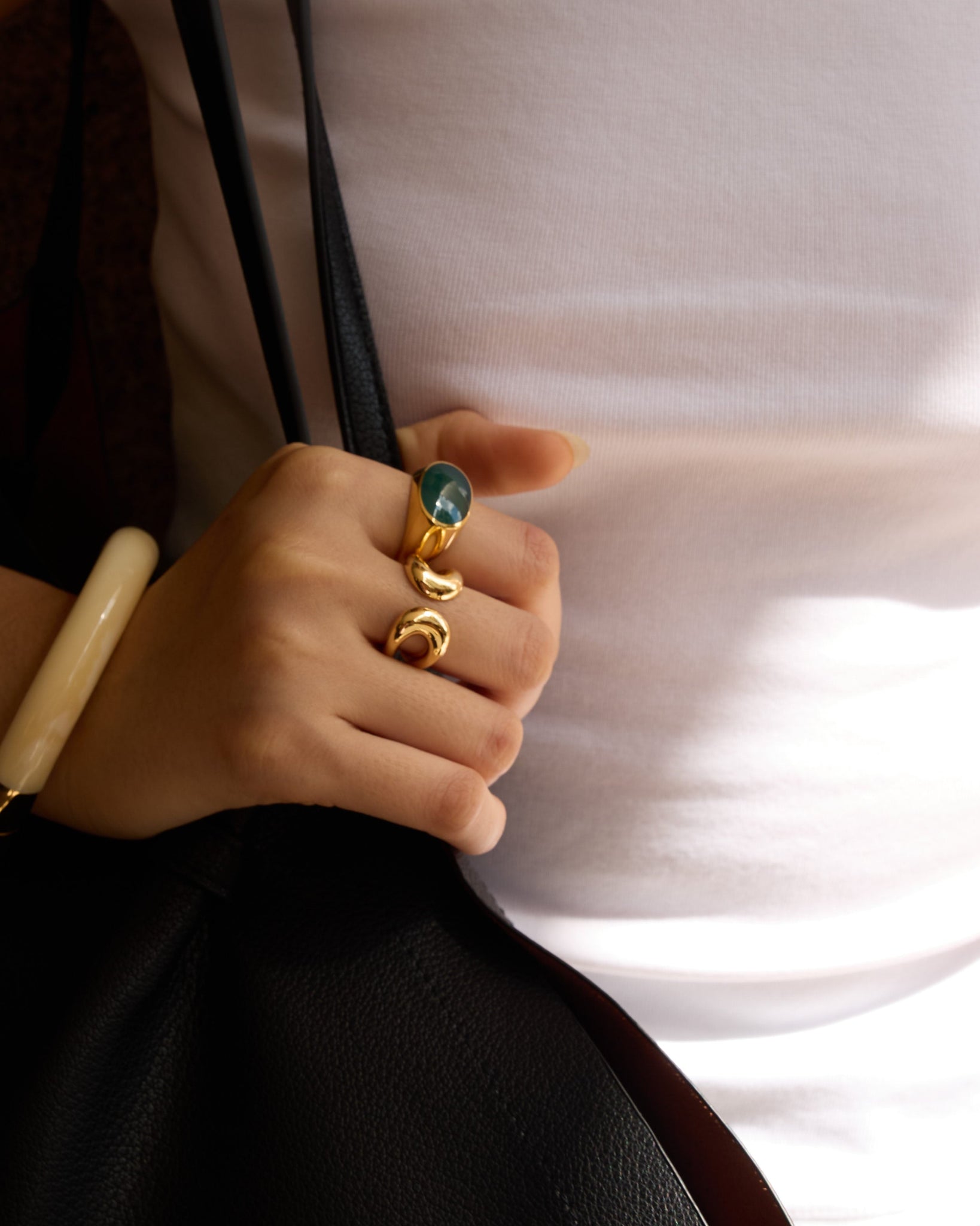 Golden ring / SIGNET GREEN AGATE