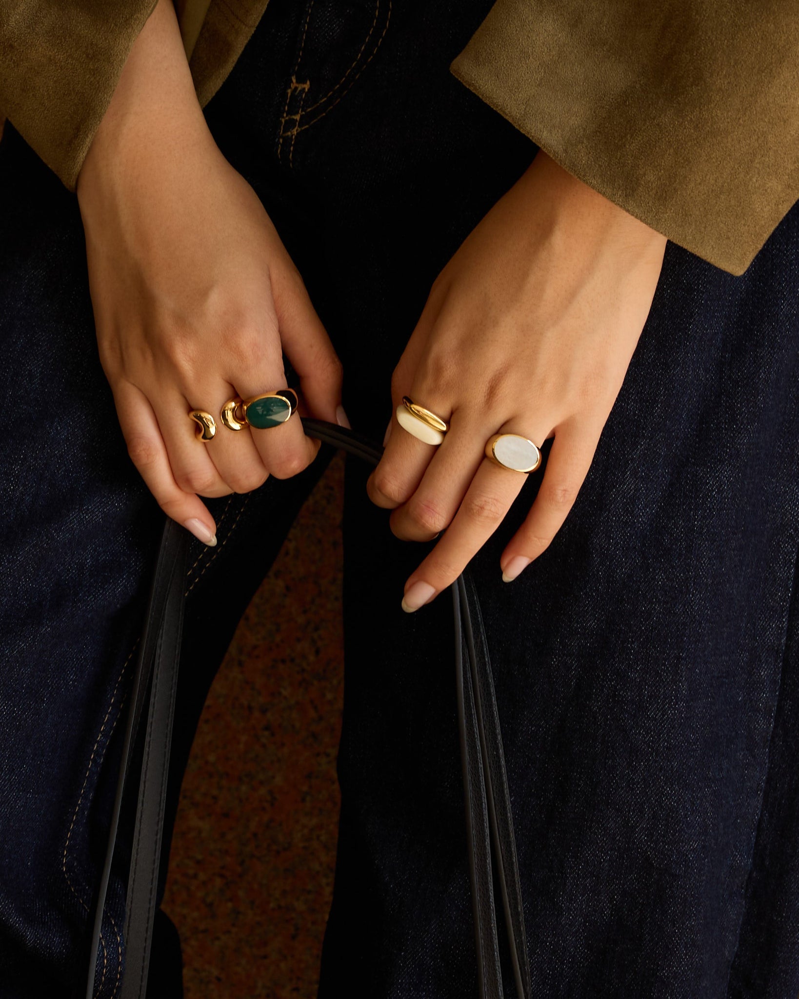 Golden ring / SIGNET GREEN AGATE