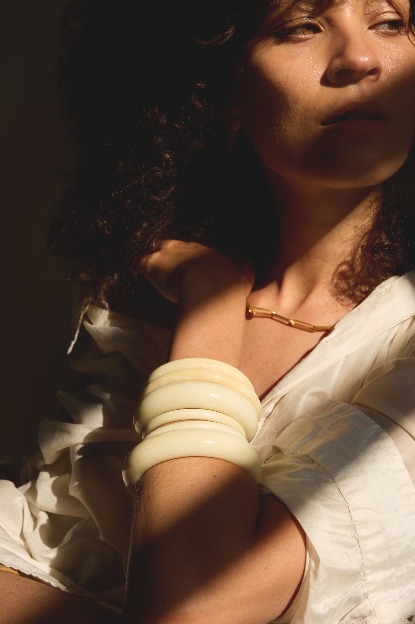 Recycled resin bangle / NATURAL BONE