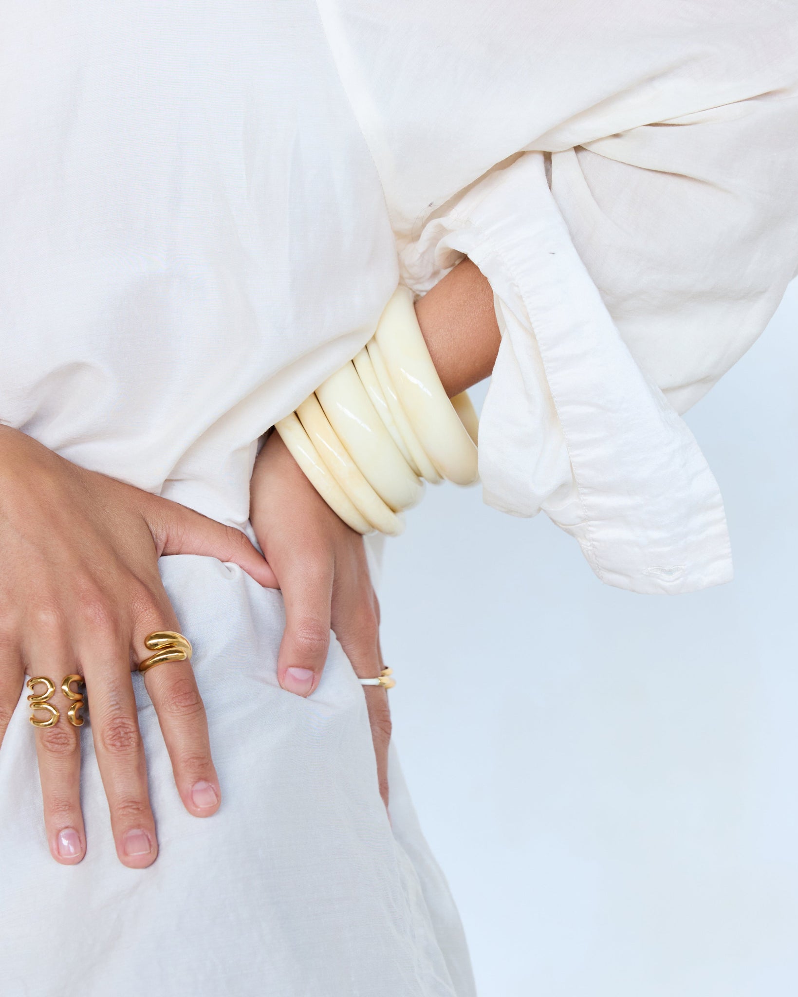 Recycled resin bangle / NATURAL BONE
