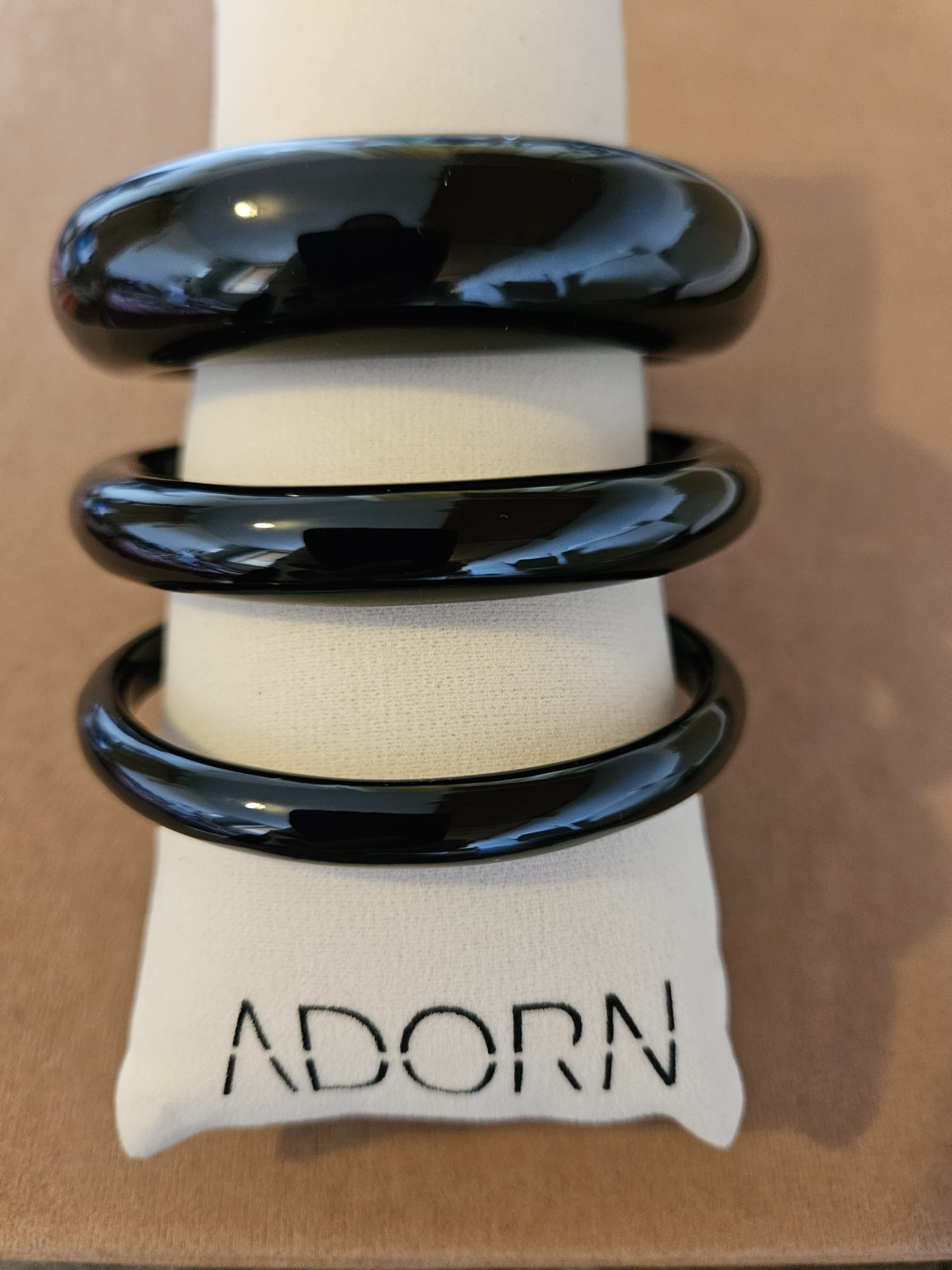 Recycled resin bangle / BLACK HORN